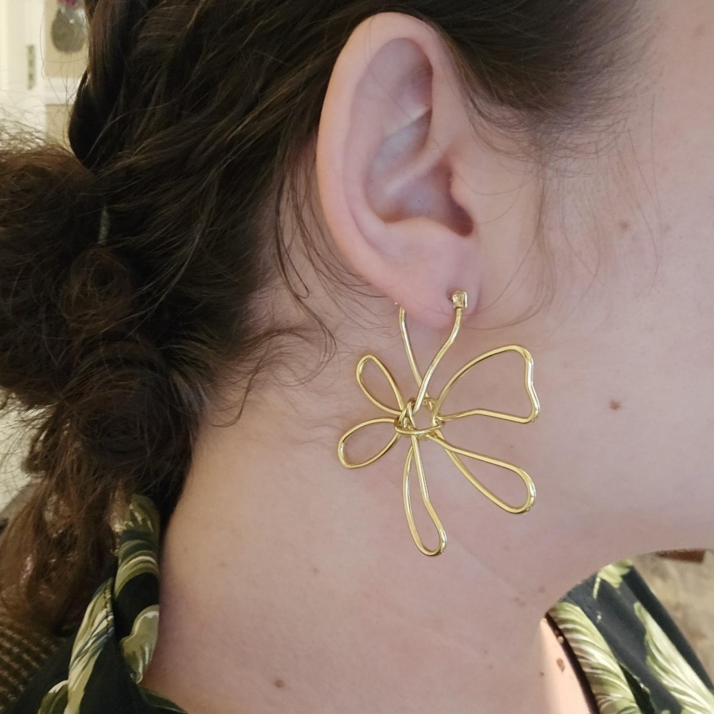 Elegant Gold Flower Earrings